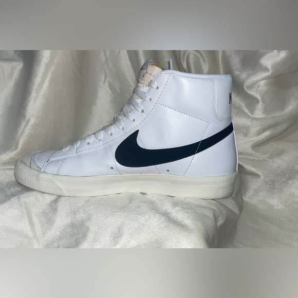 Nike Blazer Mid '77 VNTG Men’s 8.5 Great condition. Worn once. - Picture 7 of 7